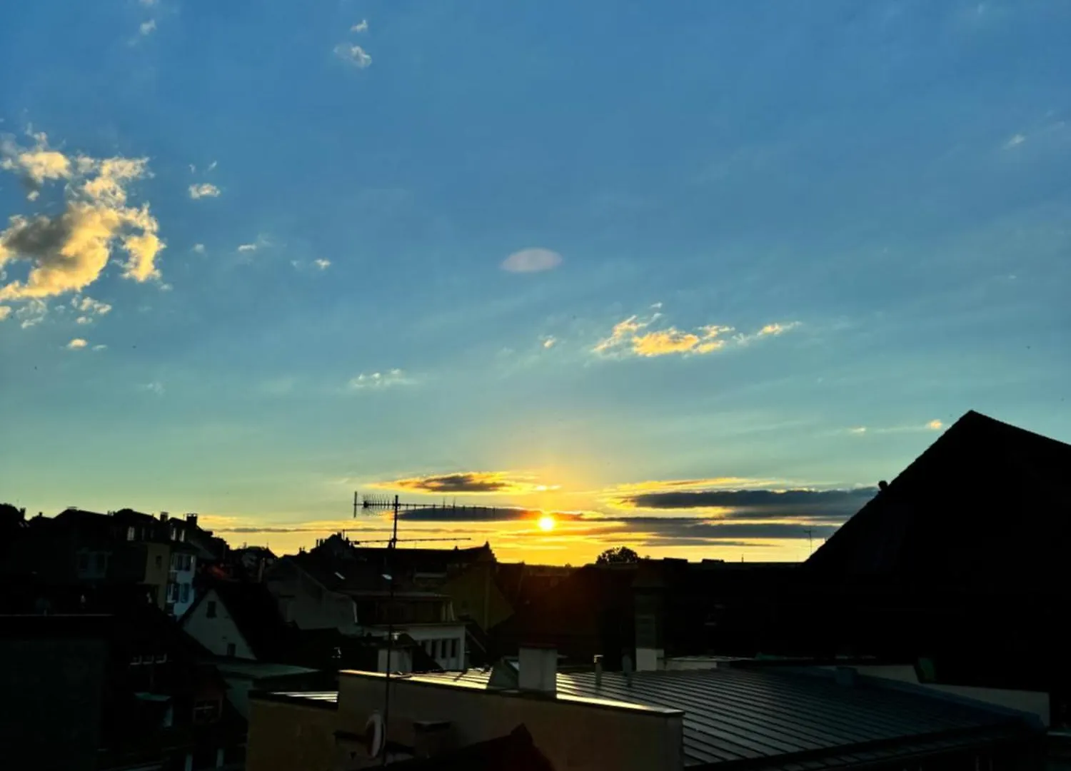 Exclusive Rooftop Duplex Penthouse - 200Sqm - 280 Panoramic Views - Downtown Basel Apartment